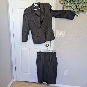 80S VINTAGE POWER WOMAN GREY WOOL SUIT.  BOSS Shoulder Pads, CRAFTSMANSHIP! 10